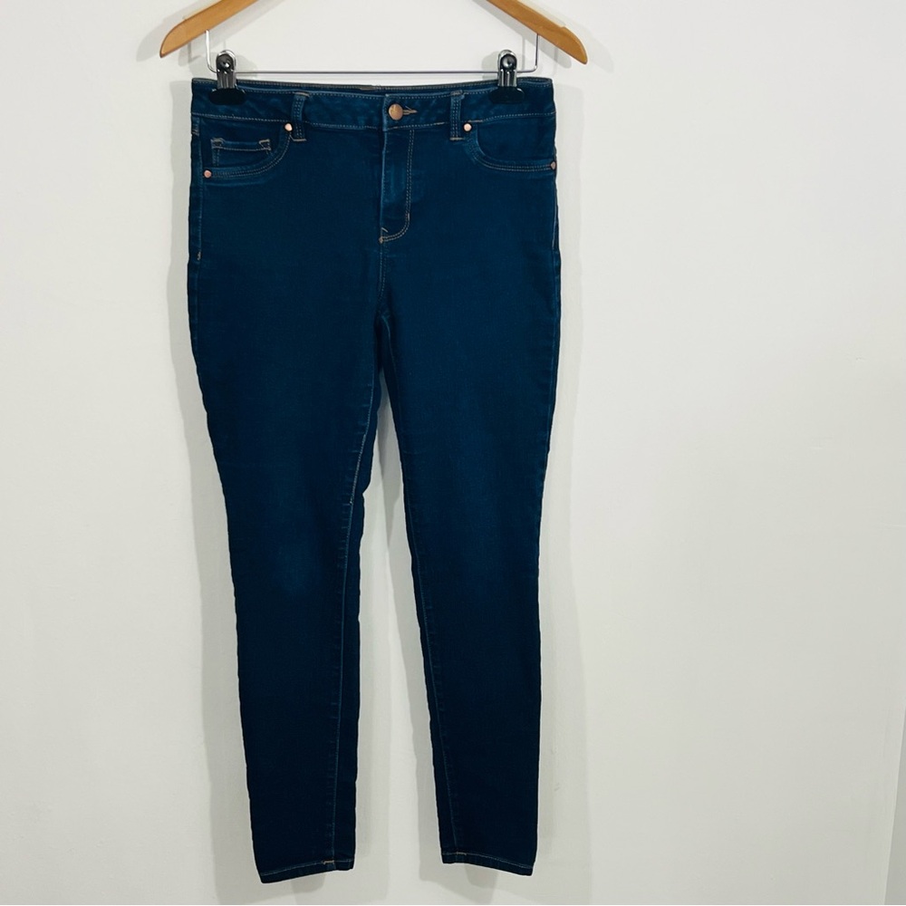 D. Jeans Medium Wash Skinny Jeans With Good Stretch Size 6 Mid Rise Cotton Mix